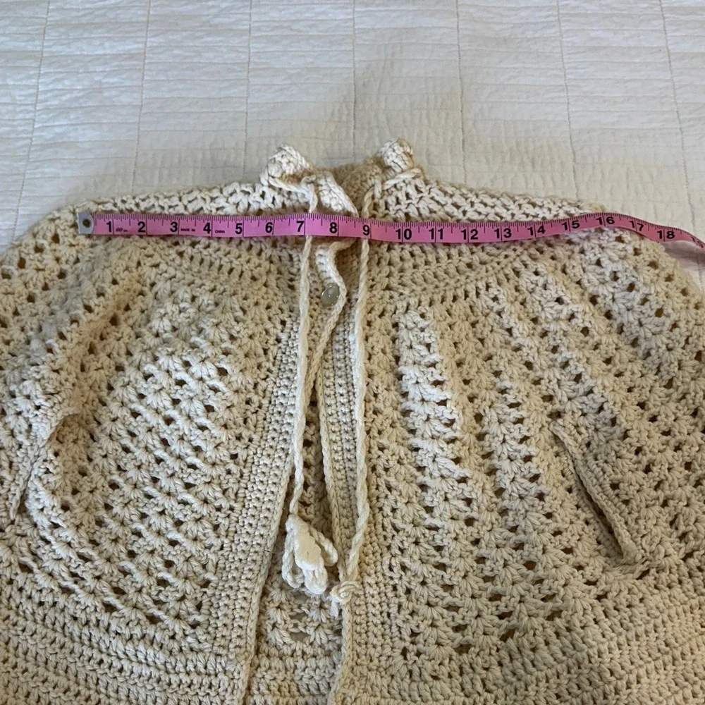 Vintage 70s Crochet Cape Poncho Cream Fringe Boho Cottagecore Festival